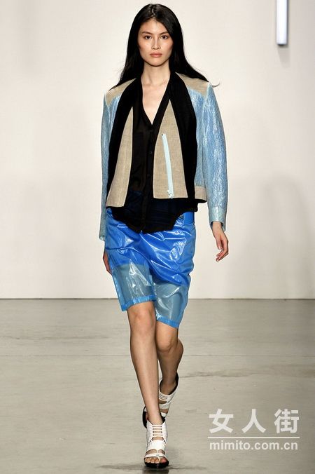 2013春夏纽约时装周 高科技材质穿上身
